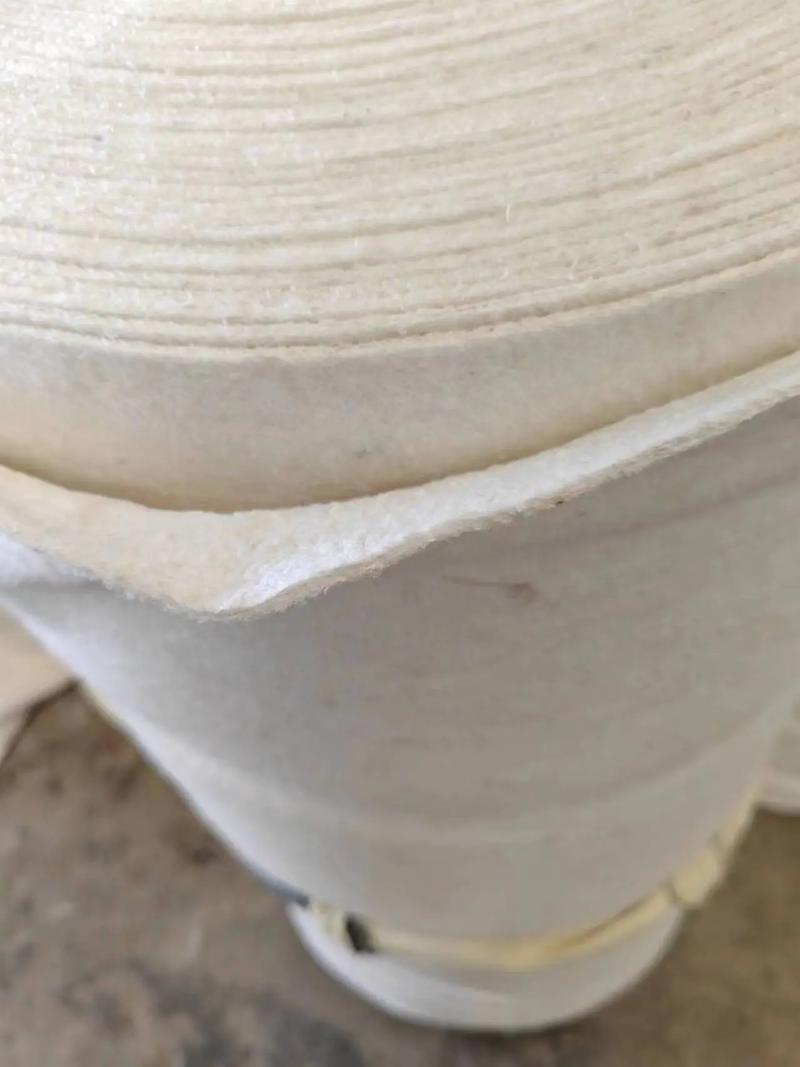 蘑菇棚专用黄金布与白粘布的性能对比